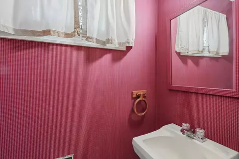 Bath - 2118 Bristol Rd, Champaign, IL 61821 photo 1 of 4