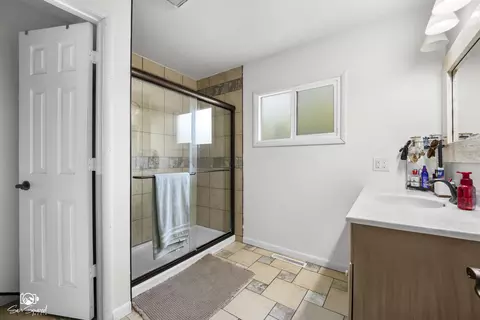Bath - 856 N Western Hills Dr, Kankakee, IL 60901 photo 1 of 2