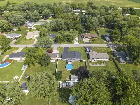 View/Area - 856 N Western Hills Dr, Kankakee, IL 60901 photo 3 of 7