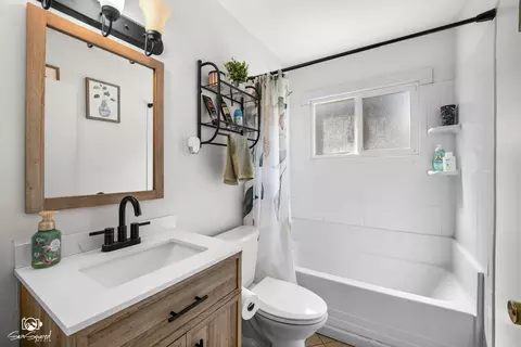 Bath - 856 N Western Hills Dr, Kankakee, IL 60901 photo 2 of 2