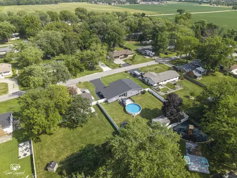 View/Area - 856 N Western Hills Dr, Kankakee, IL 60901 photo 2 of 7