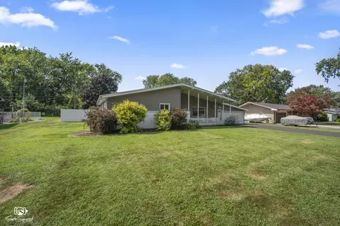 Exterior - 856 N Western Hills Dr, Kankakee, IL 60901 photo 2 of 9