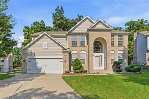 4 Sagebrush Ct, Streamwood, IL 60107
