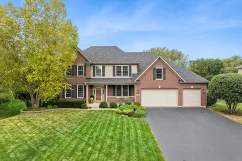 1390 Alexandra Blvd, Crystal Lake, IL 60014