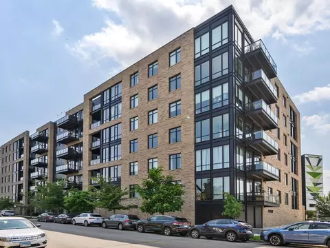 1701 W Webster Ave #602, Chicago, IL 60614