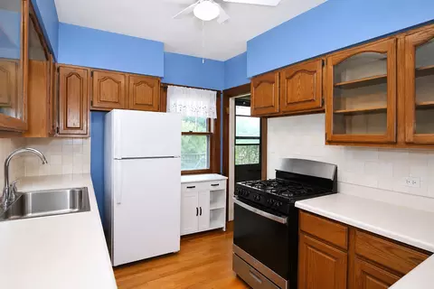 Kitchen - 35 W Maple Ave, Roselle, IL 60172 photo 2 of 3