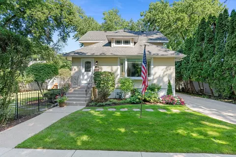 216 4th St, Wilmette, IL 60091