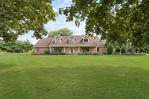 2 Essex Ct, Hawthorn Woods, IL 60047