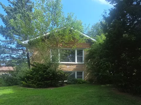16 W740 56th Pl, Clarendon Hills, IL 60514