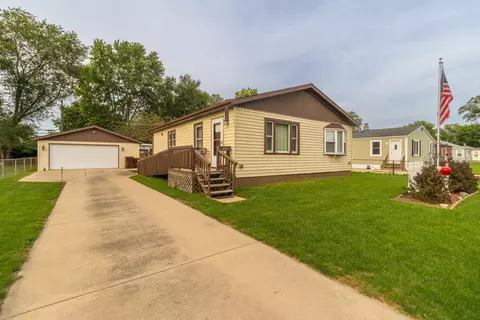 210 E Greenview Ave, Machesney Park, IL 61115