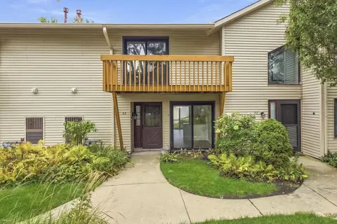 43 Constitution Ct #43, Vernon Hills, IL 60061