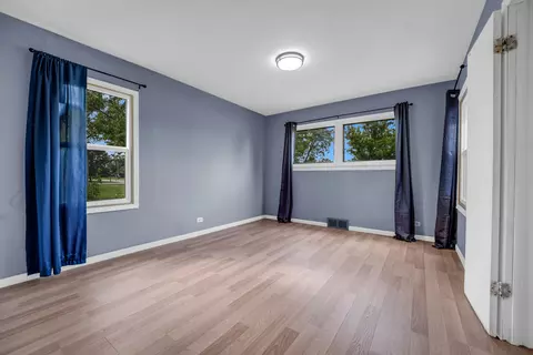 Bedroom - 70 E 150th St, Harvey, IL 60426 photo 5 of 6