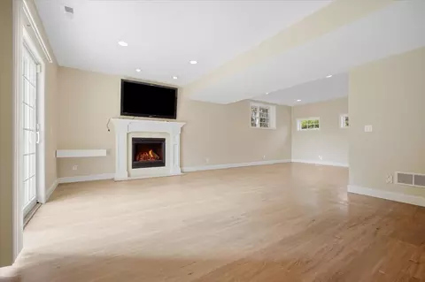 Living - 3 Lavender Ln, Bloomington, IL 61704 photo 12 of 13