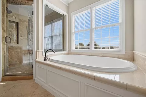 Bath - 3 Lavender Ln, Bloomington, IL 61704 photo 4 of 8