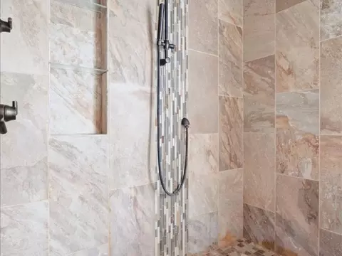Bath - 3 Lavender Ln, Bloomington, IL 61704 photo 5 of 8