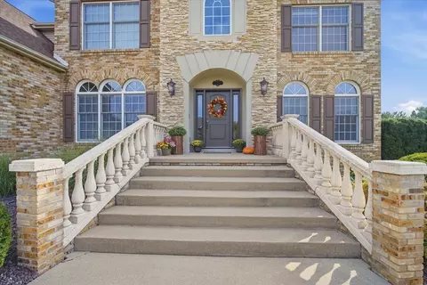 Exterior - 3 Lavender Ln, Bloomington, IL 61704 photo 2 of 12