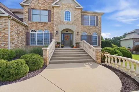 Exterior - 3 Lavender Ln, Bloomington, IL 61704 photo 3 of 12