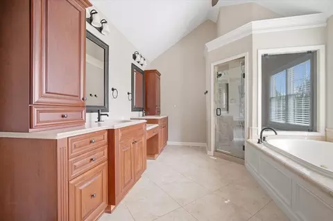 Bath - 3 Lavender Ln, Bloomington, IL 61704 photo 2 of 8