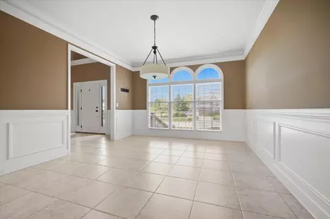 Living - 3 Lavender Ln, Bloomington, IL 61704 photo 2 of 13