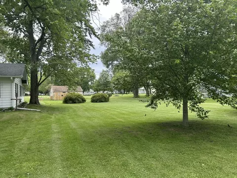 Exterior - 446 Chestnut St E, Paxton, IL 60957 photo 15 of 16