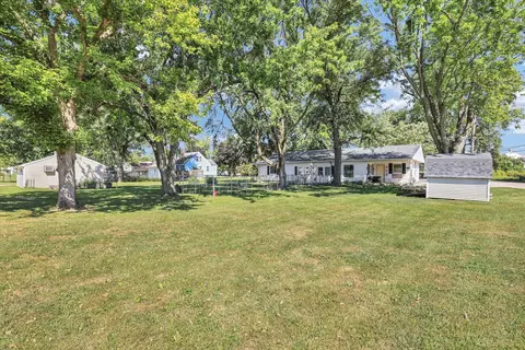 Exterior - 446 Chestnut St E, Paxton, IL 60957 photo 12 of 16