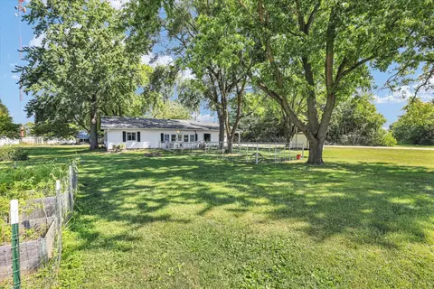 Exterior - 446 Chestnut St E, Paxton, IL 60957 photo 10 of 16