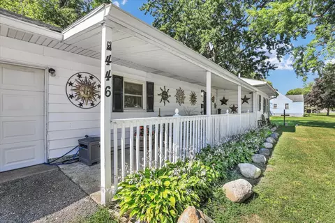 Exterior - 446 Chestnut St E, Paxton, IL 60957 photo 2 of 16