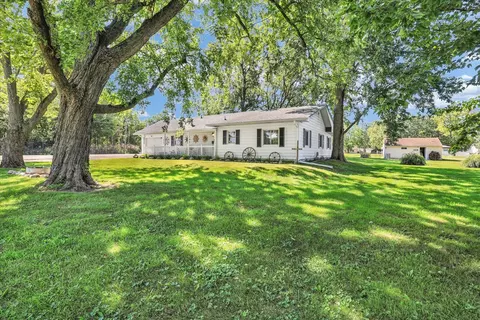 Exterior - 446 Chestnut St E, Paxton, IL 60957 photo 3 of 16