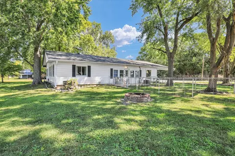 Exterior - 446 Chestnut St E, Paxton, IL 60957 photo 8 of 16