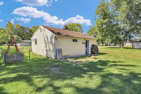Exterior - 446 Chestnut St E, Paxton, IL 60957 photo 6 of 16