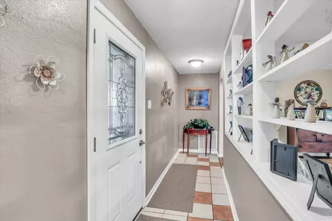 Entry Way - 446 Chestnut St E, Paxton, IL 60957 photo 2 of 2
