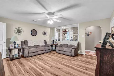 Living - 446 Chestnut St E, Paxton, IL 60957 photo 3 of 3