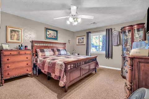 Bedroom - 446 Chestnut St E, Paxton, IL 60957 photo 4 of 7