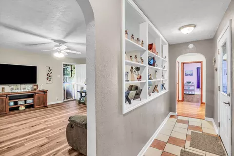Entry Way - 446 Chestnut St E, Paxton, IL 60957 photo 1 of 2