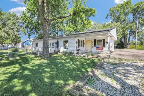 Exterior - 446 Chestnut St E, Paxton, IL 60957 photo 9 of 16