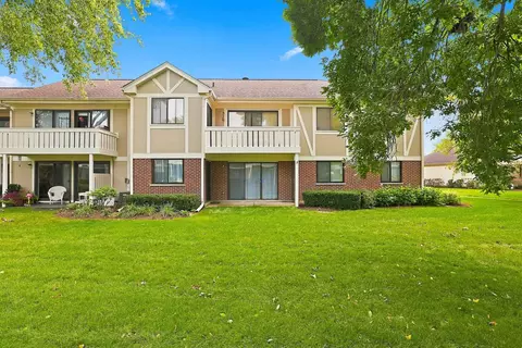 Exterior - 586 Williamsburg Ct #A1, Wheeling, IL 60090 photo 3 of 6