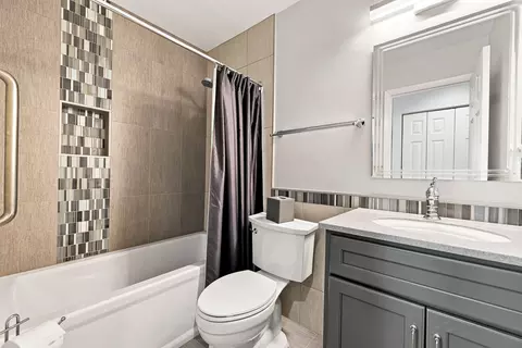 Bath - 586 Williamsburg Ct #A1, Wheeling, IL 60090 photo 2 of 2