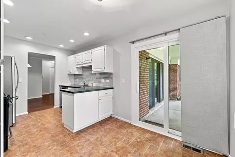Kitchen - 586 Williamsburg Ct #A1, Wheeling, IL 60090 photo 5 of 5
