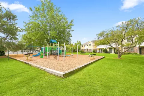 Exterior - 586 Williamsburg Ct #A1, Wheeling, IL 60090 photo 6 of 6