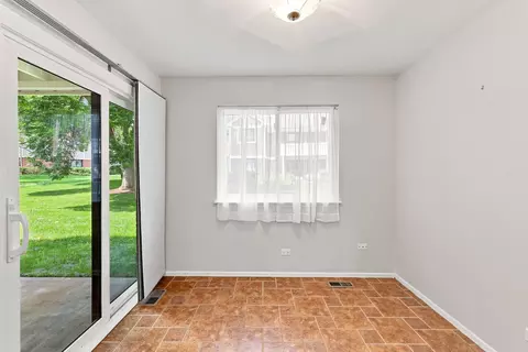 Other - 586 Williamsburg Ct #A1, Wheeling, IL 60090 photo 2 of 3