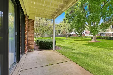 Exterior - 586 Williamsburg Ct #A1, Wheeling, IL 60090 photo 4 of 6