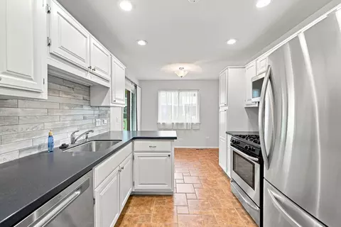 Kitchen - 586 Williamsburg Ct #A1, Wheeling, IL 60090 photo 1 of 5