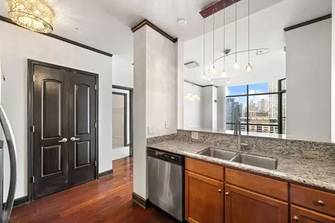 Kitchen - 450 E Waterside Dr #2911, Chicago, IL 60601 photo 2 of 2