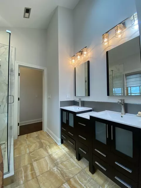 Bath - 1052 Margret St, Des Plaines, IL 60016 photo 4 of 9