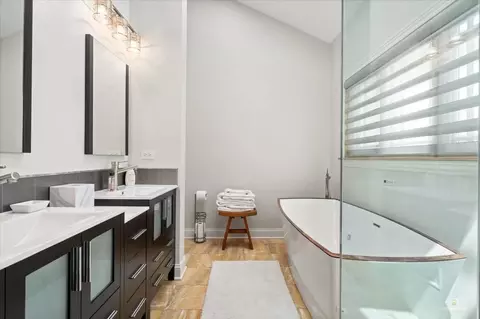 Bath - 1052 Margret St, Des Plaines, IL 60016 photo 5 of 9