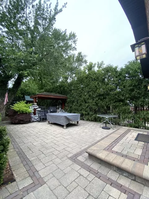 Exterior - 1052 Margret St, Des Plaines, IL 60016 photo 4 of 6