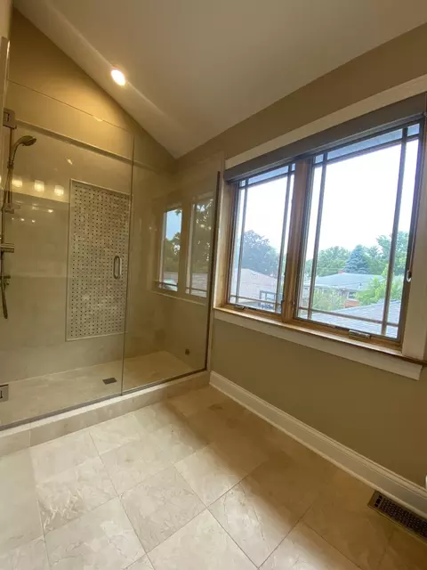 Bath - 1052 Margret St, Des Plaines, IL 60016 photo 7 of 9