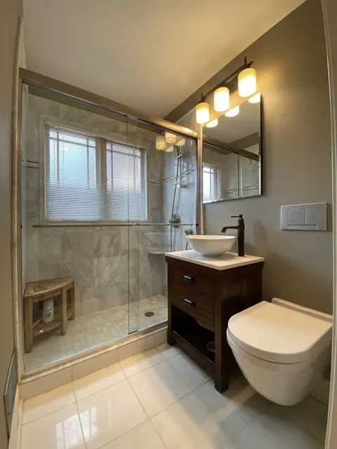 Bath - 1052 Margret St, Des Plaines, IL 60016 photo 1 of 9