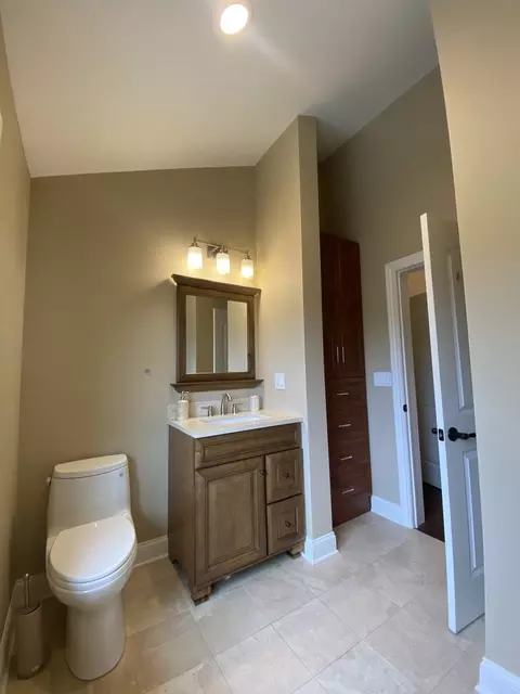 Bath - 1052 Margret St, Des Plaines, IL 60016 photo 8 of 9