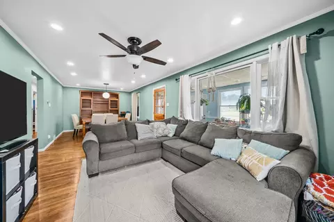 Living - 420 E Hitt St, Mount Morris, IL 61054 photo 1 of 1